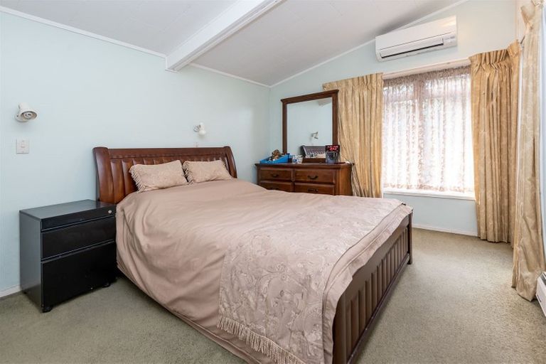 Photo of property in 18 Evelyn Road, Cockle Bay, Auckland, 2014