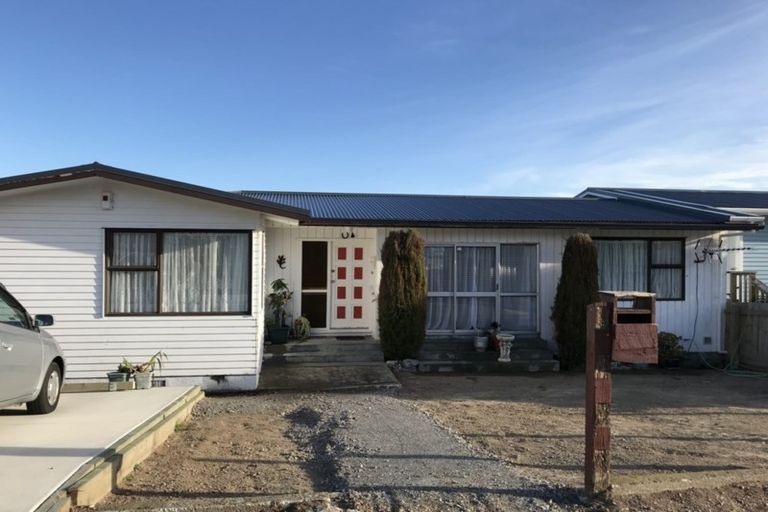 Photo of property in 30 Akaroa Drive, Maupuia, Wellington, 6022