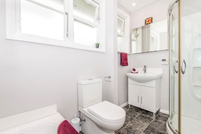 Photo of property in 37a Victory Crescent, Tawa, Wellington, 5028