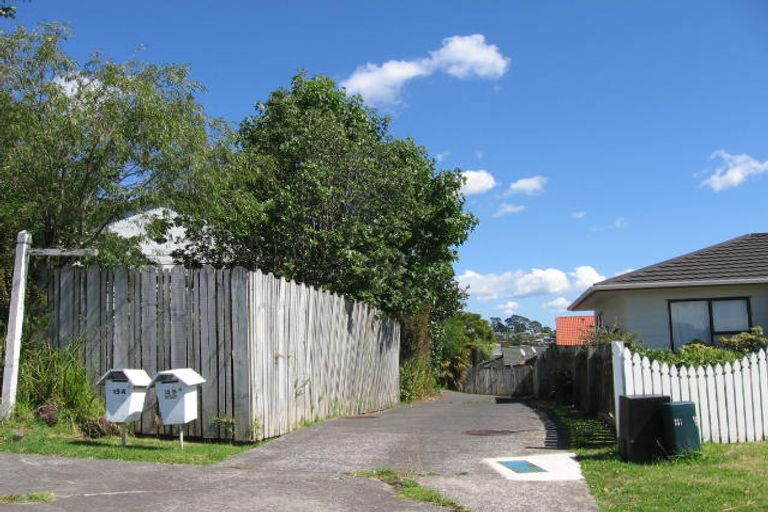 Photo of property in 2/15 Exeter Place, Unsworth Heights, Auckland, 0632