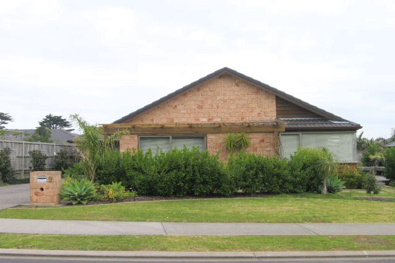 Photo of property in 9 Dunloy Place, East Tamaki Heights, Auckland, 2016