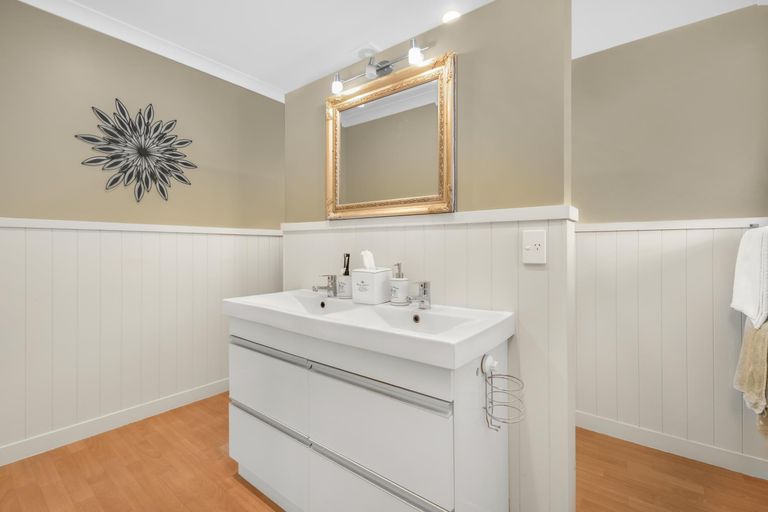 Photo of property in 2 Coronation Avenue, Pukekohe, 2120