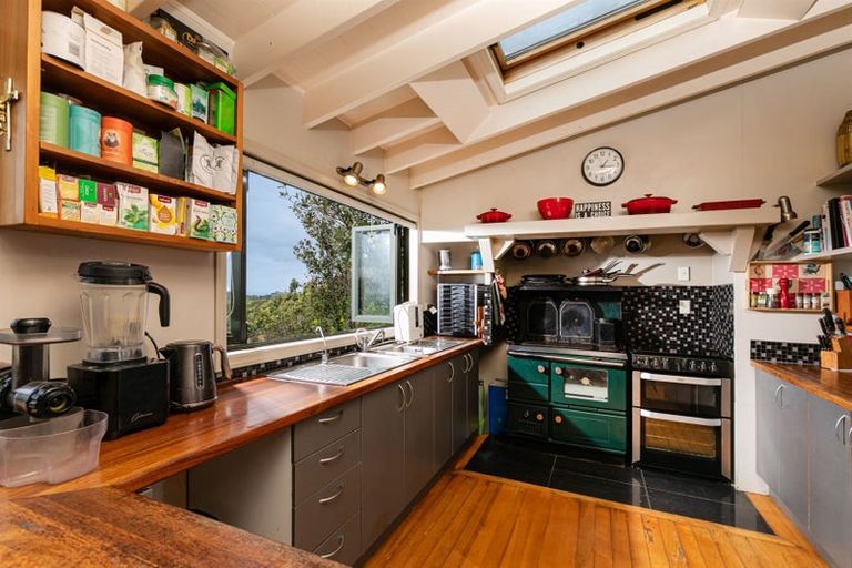 Photo of property in 166 Opanuku Road, Henderson Valley, Auckland, 0612