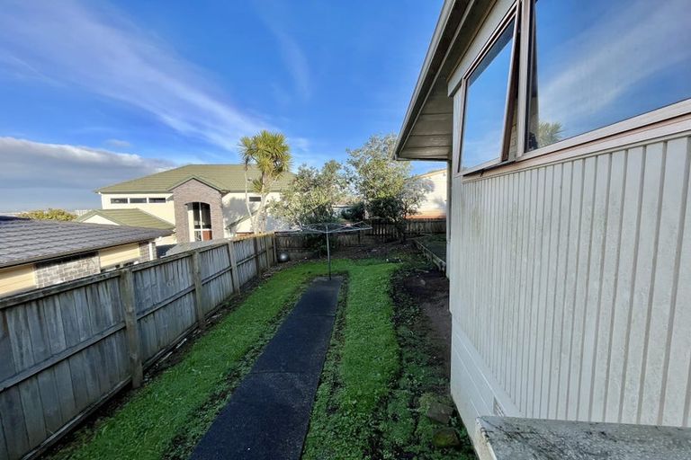 Photo of property in 9 Everglade Drive, Goodwood Heights, Auckland, 2105