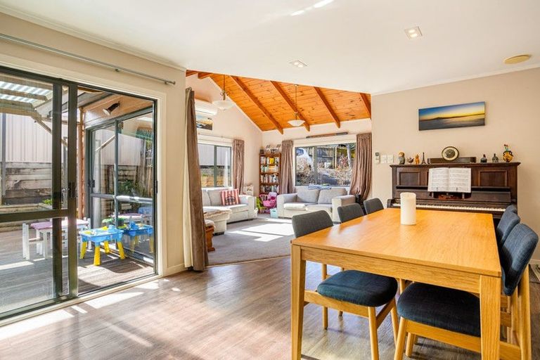 Photo of property in 11 Darcy Place, Massey, Auckland, 0614