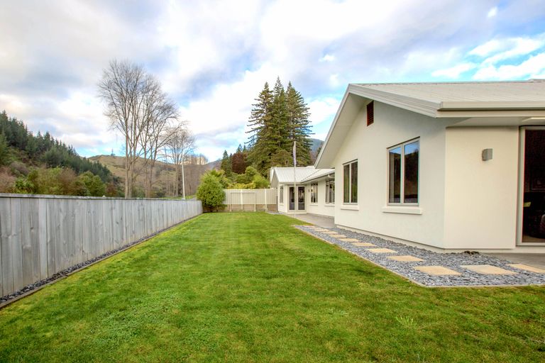 Photo of property in 3 Tussock Place, Stoke, Nelson, 7011