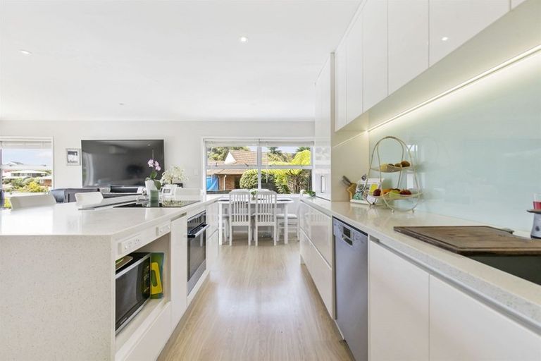 Photo of property in 1/11 Charles Dickens Drive, Mellons Bay, Auckland, 2014