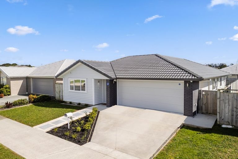 Photo of property in 16 Perla Road, Pukekohe, 2120