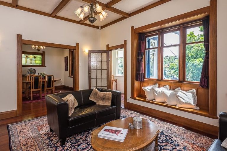 Photo of property in 43 Fairview Crescent, Kelburn, Wellington, 6012