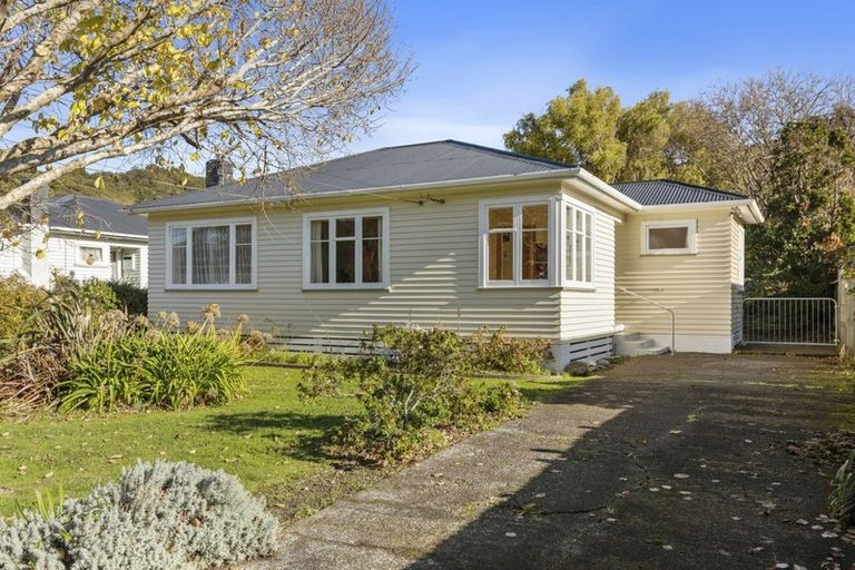 Photo of property in 55 Westminster Road, Wainuiomata, Lower Hutt, 5014