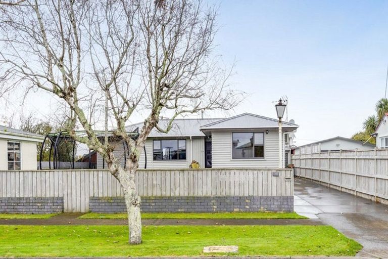 Photo of property in 16 Caplen Street, Hawera, 4610
