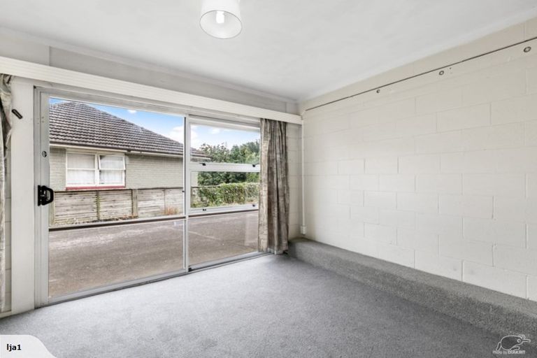 Photo of property in 2/9 College Road, Northcote, Auckland, 0627
