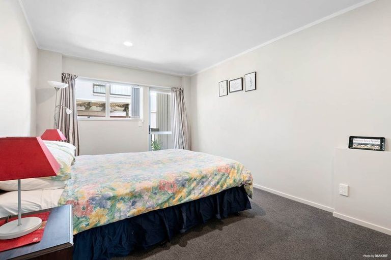 Photo of property in 15 Waiwera Place, Waiwera, Orewa, 0994