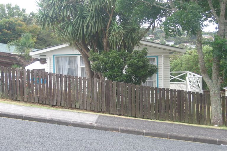 Photo of property in 73 Peach Road, Glenfield, Auckland, 0629