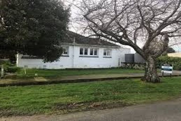Photo of property in 13 Hunter Street, Edendale, 9825