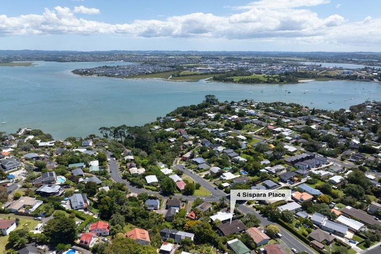 Photo of property in 4 Sispara Place, Beach Haven, Auckland, 0626