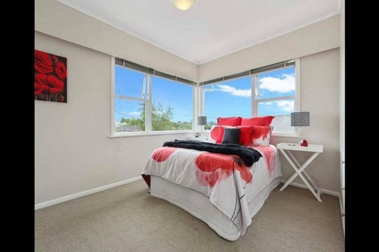 Photo of property in 82 Royal View Road, Te Atatu South, Auckland, 0610