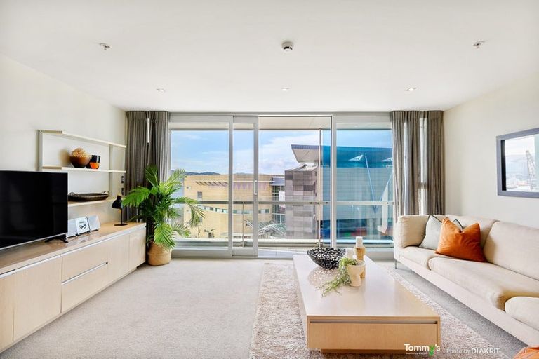 Photo of property in Portal Apartments, 7b/42 Cable Street, Te Aro, Wellington, 6011