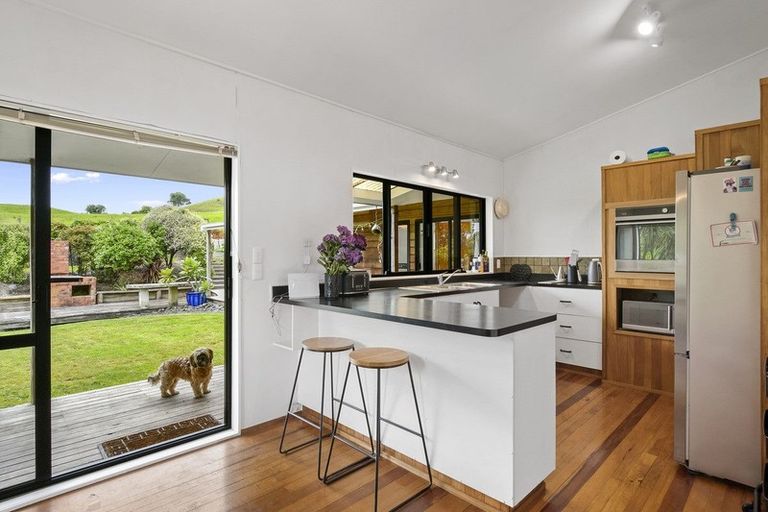 Photo of property in 16 Opanuku Road, Henderson Valley, Auckland, 0612