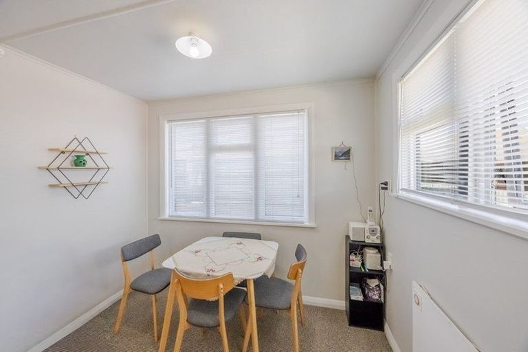 Photo of property in 700 Grove Road, Mayfair, Hastings, 4122