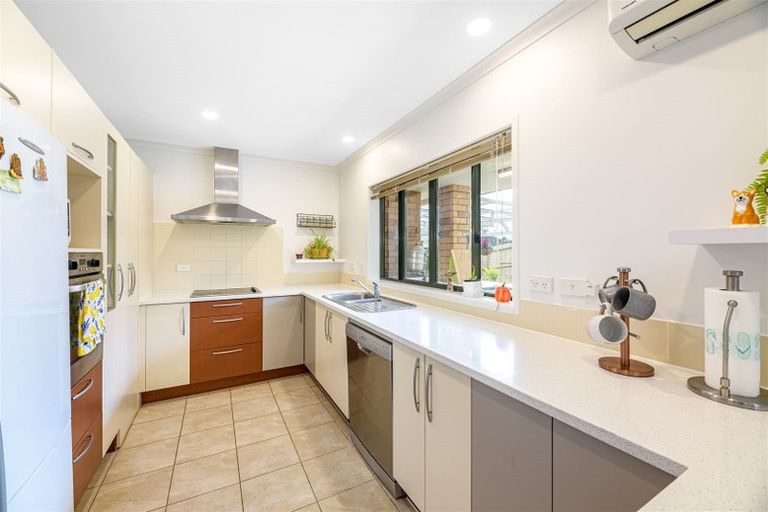 Photo of property in 27 Toledo Avenue, Henderson, Auckland, 0612