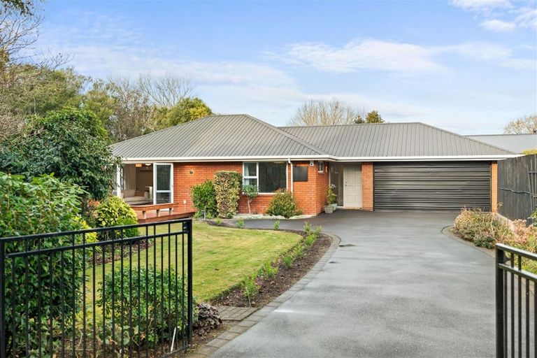Photo of property in 1/216 Grahams Road, Burnside, Christchurch, 8053