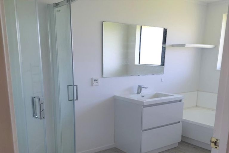 Photo of property in 96 Hillcrest Drive, Kelvin Grove, Palmerston North, 4414