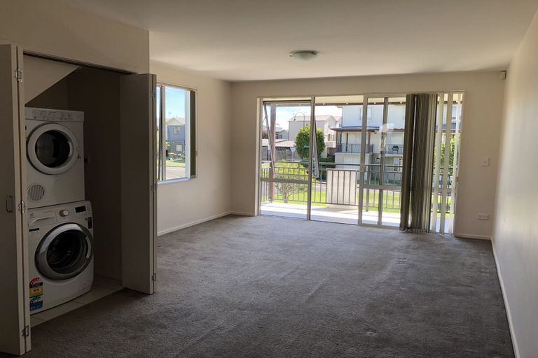 Photo of property in 3 Opito Way, East Tamaki, Auckland, 2013