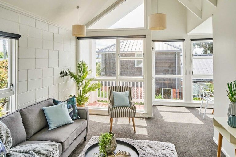 Photo of property in 5 Kowhai Street, Eastbourne, Lower Hutt, 5013