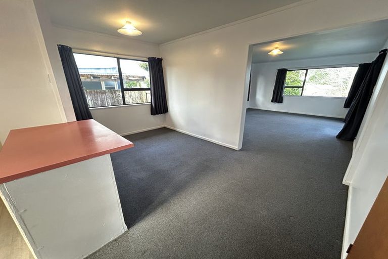 Photo of property in 1/2 Hueglow Rise, West Harbour, Auckland, 0618
