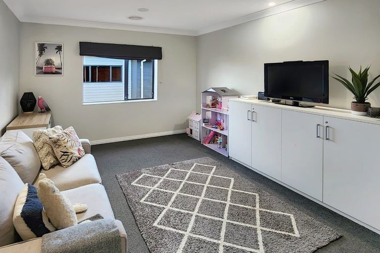 Photo of property in 16 Birkinshaw Grove, Riverstone Terraces, Upper Hutt, 5018