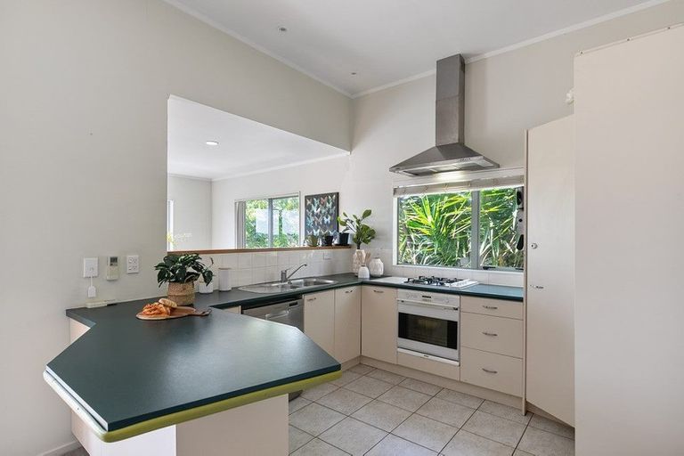 Photo of property in 23 Tyrico Close, Unsworth Heights, Auckland, 0632