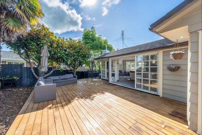 Photo of property in 8 Kerry Dell, Cockle Bay, Auckland, 2014