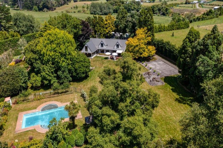 Photo of property in 48 Kairau Road West, Sentry Hill, New Plymouth, 4373