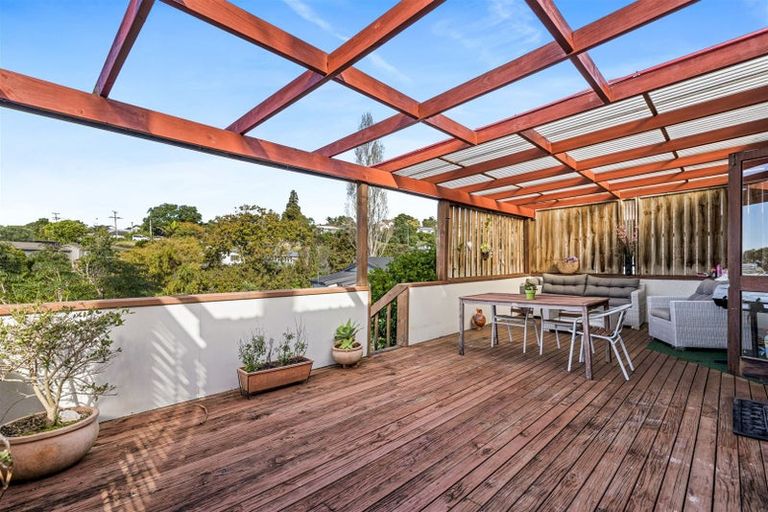 Photo of property in 689 Beach Road, Rothesay Bay, Auckland, 0630