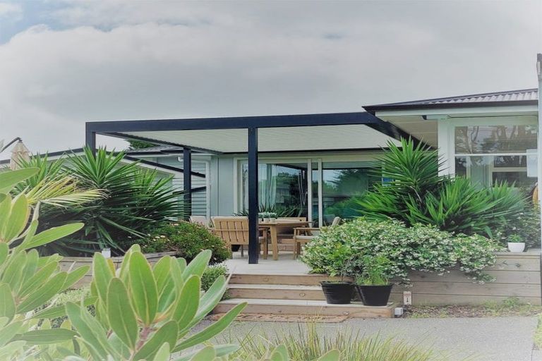 Photo of property in 27 Hona Street, Waikanae Beach, Waikanae, 5036