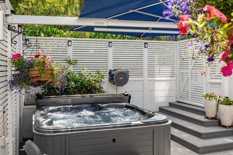 Photo of property in 18 Jacaranda Grove, Maungaraki, Lower Hutt, 5010