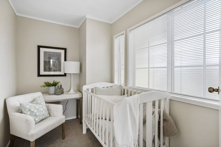 Photo of property in 107 Onewa Road, Northcote, Auckland, 0627