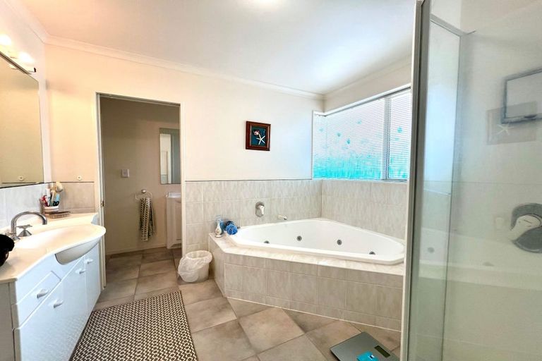 Photo of property in 15 Hobie Court, West Harbour, Auckland, 0618