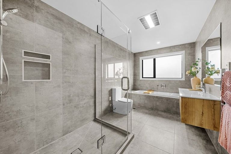 Photo of property in 1 Luff Place, Long Bay, Auckland, 0630