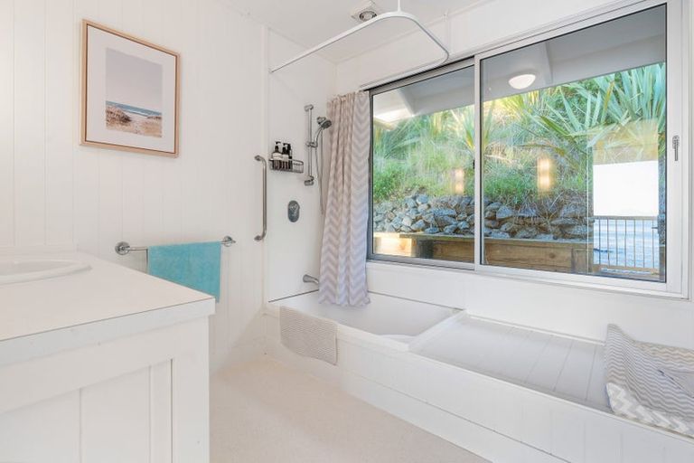 Photo of property in 350 Mcauslin Road, Whananaki, Hikurangi, 0181