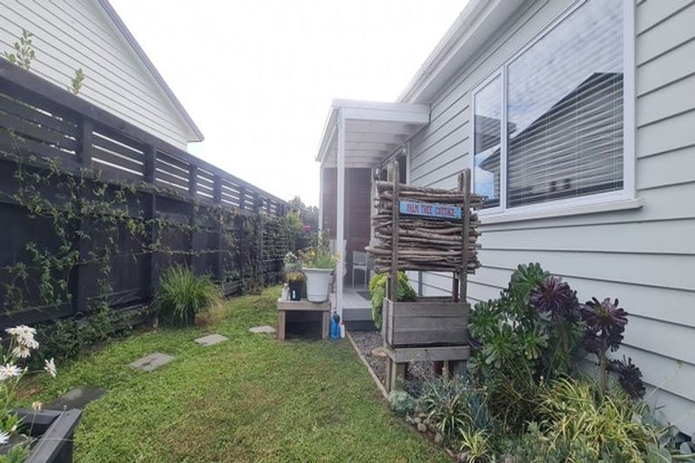 Photo of property in 39 Seagrass Place, Otaki Beach, Otaki, 5512