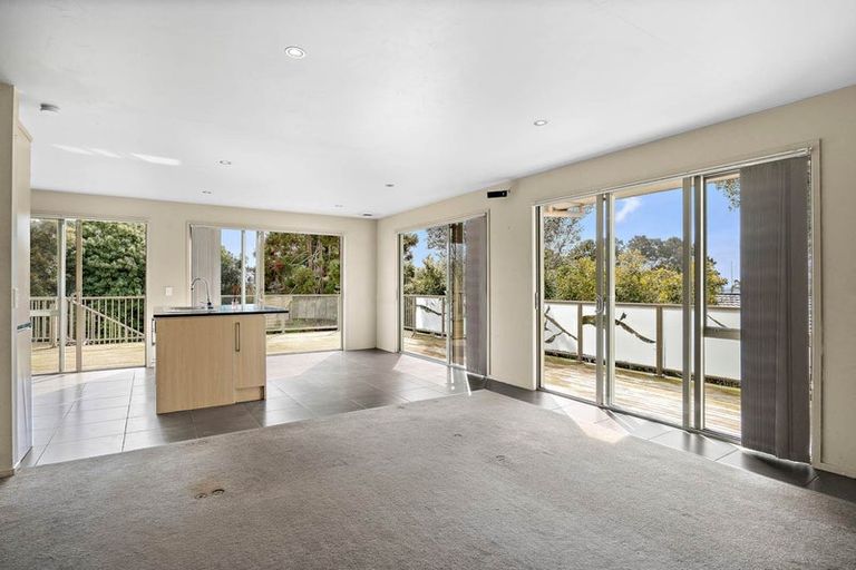 Photo of property in 3 Scott Road, Stanmore Bay, Whangaparaoa, 0932