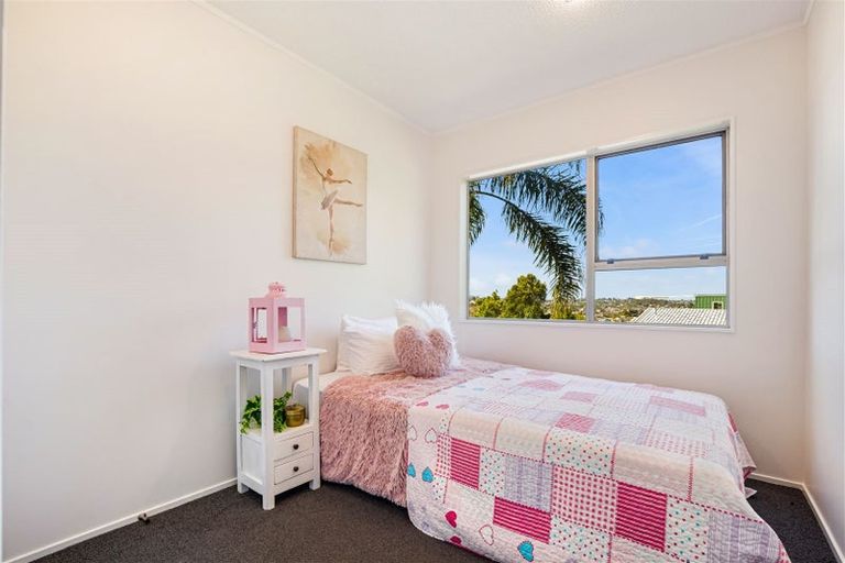 Photo of property in 2/595 Glenfield Road, Totara Vale, Auckland, 0629