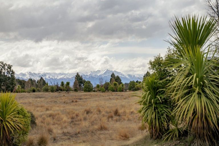 Photo of property in 66 Te Awa Road, Albert Town, Wanaka, 9382