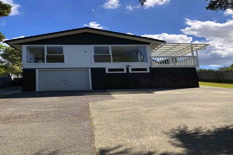 Photo of property in 11 Finlow Drive, Te Atatu South, Auckland, 0610