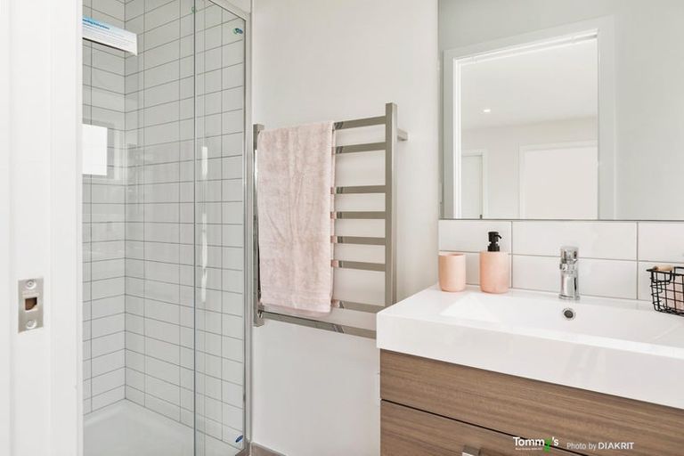 Photo of property in 15 Nanda Way, Khandallah, 6035