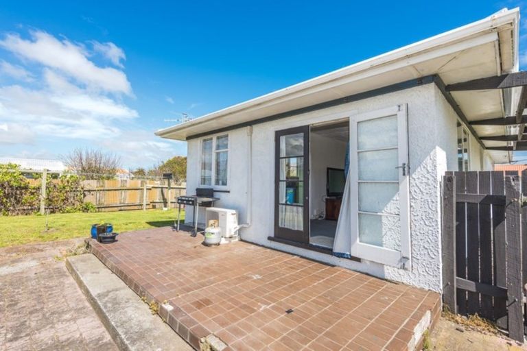 Photo of property in 12 Mosston Road, Castlecliff, Whanganui, 4501