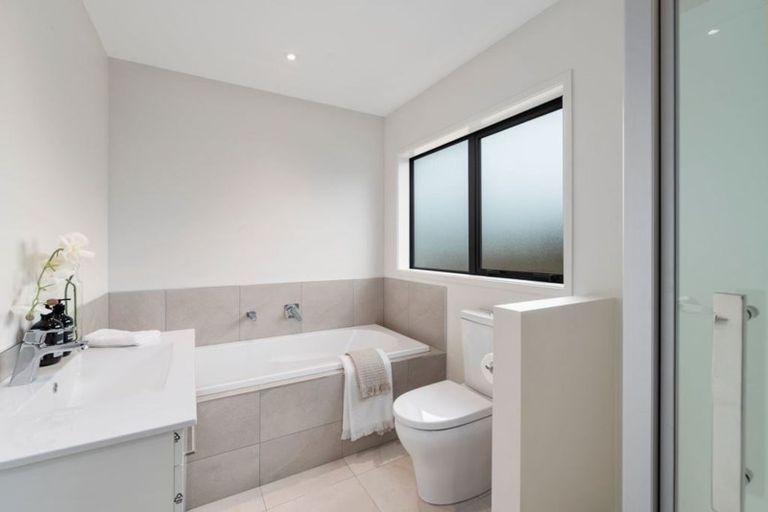 Photo of property in 7 Blatina Drive, Kumeu, 0810