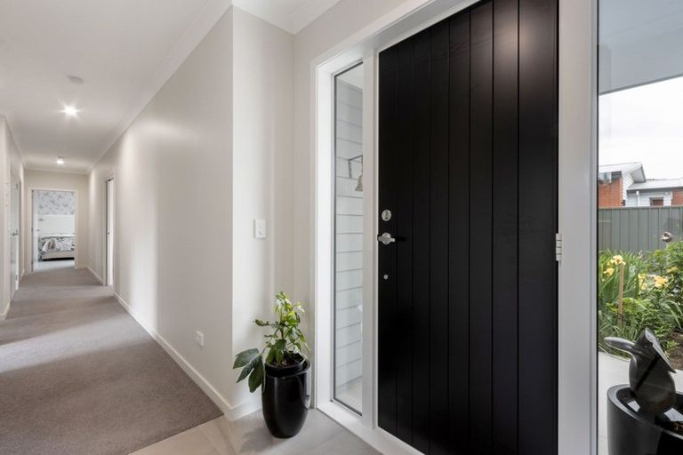 Photo of property in 16 West Place, Greenmeadows, Napier, 4112